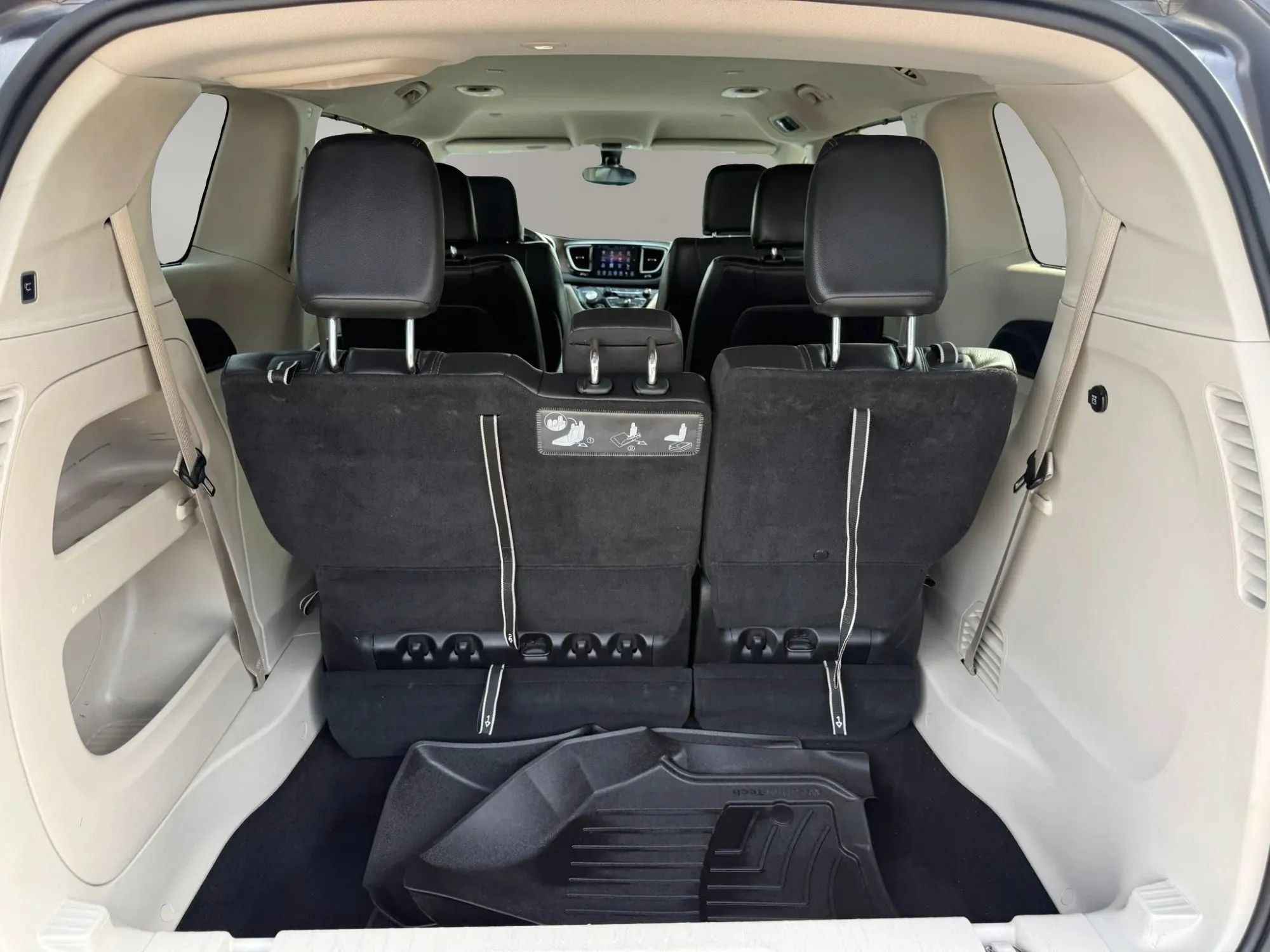 Used 2017 Chrysler Pacifica Touring-L FWD image 8