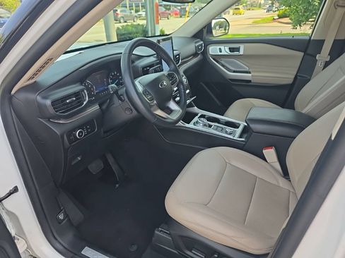 Used 2023 Ford Explorer Limited w/ Limited Technology Package AWD/4WD image 9