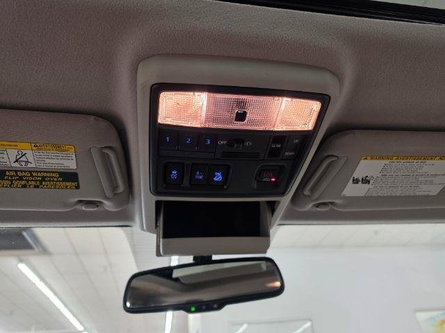 Used 2017 Toyota 4Runner Limited AWD/4WD image 27