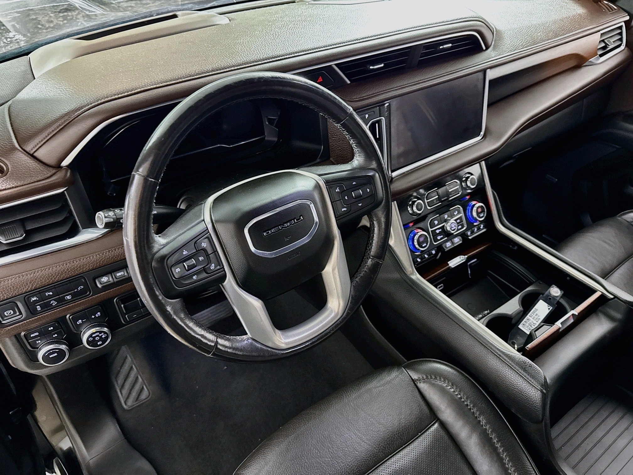 Used 2022 GMC Yukon XL Denali w/ Denali Premium Package AWD/4WD image 14