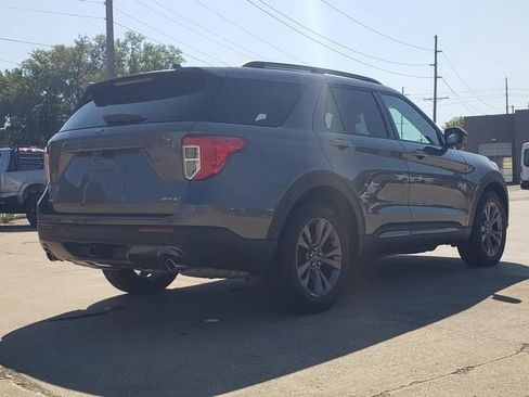 Used 2023 Ford Explorer XLT w/ Equipment Group 202A AWD/4WD image 4