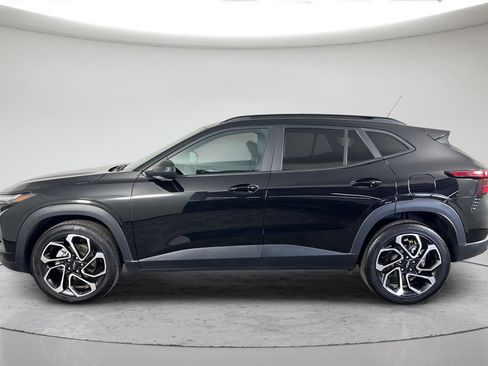Used 2024 Chevrolet Trax RS w/ Sunroof Package FWD image 10