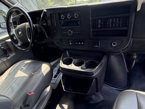 Used 2017 Chevrolet Express 2500 RWD image 11