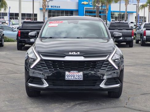 Used 2025 Kia Sportage LX FWD image 2