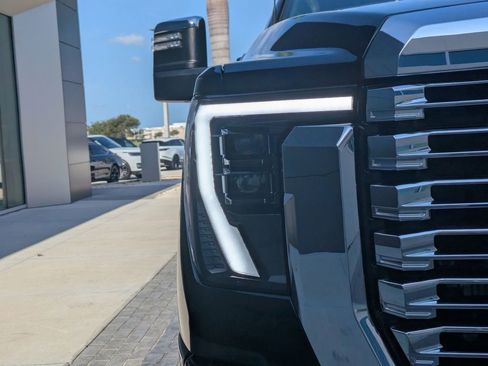 Used 2025 GMC Sierra 2500 Denali w/ Denali Reserve Package AWD/4WD image 11