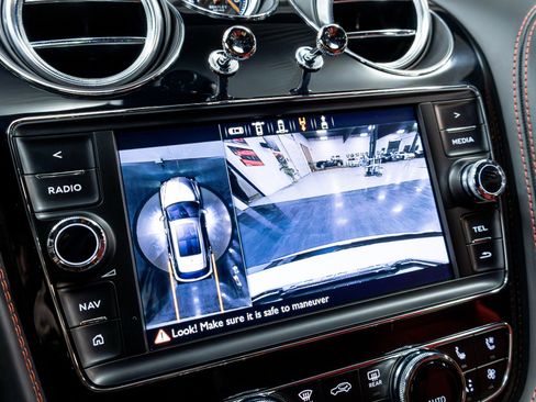 Used 2020 Bentley Bentayga V8 image 76