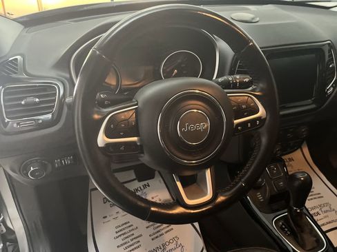 Used 2021 Jeep Compass Limited w/ Sun and Sound Group AWD/4WD image 18