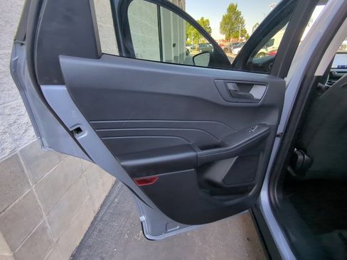 Used 2022 Ford Escape SE image 13