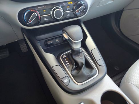 Used 2025 Kia Soul LX image 12