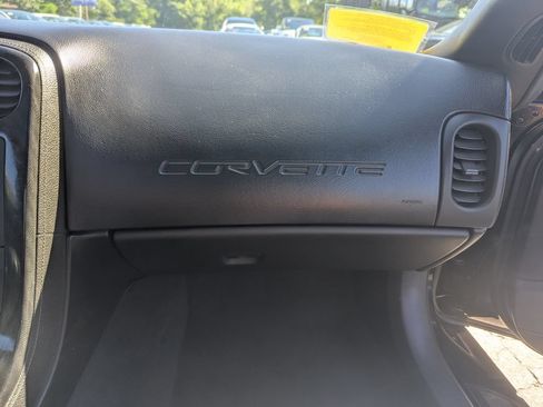 Used 2005 Chevrolet Corvette Coupe w/ Preferred Equipment Group RWD image 26