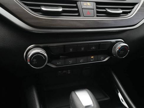 Certified 2024 Nissan Altima 2.5 SV FWD image 19