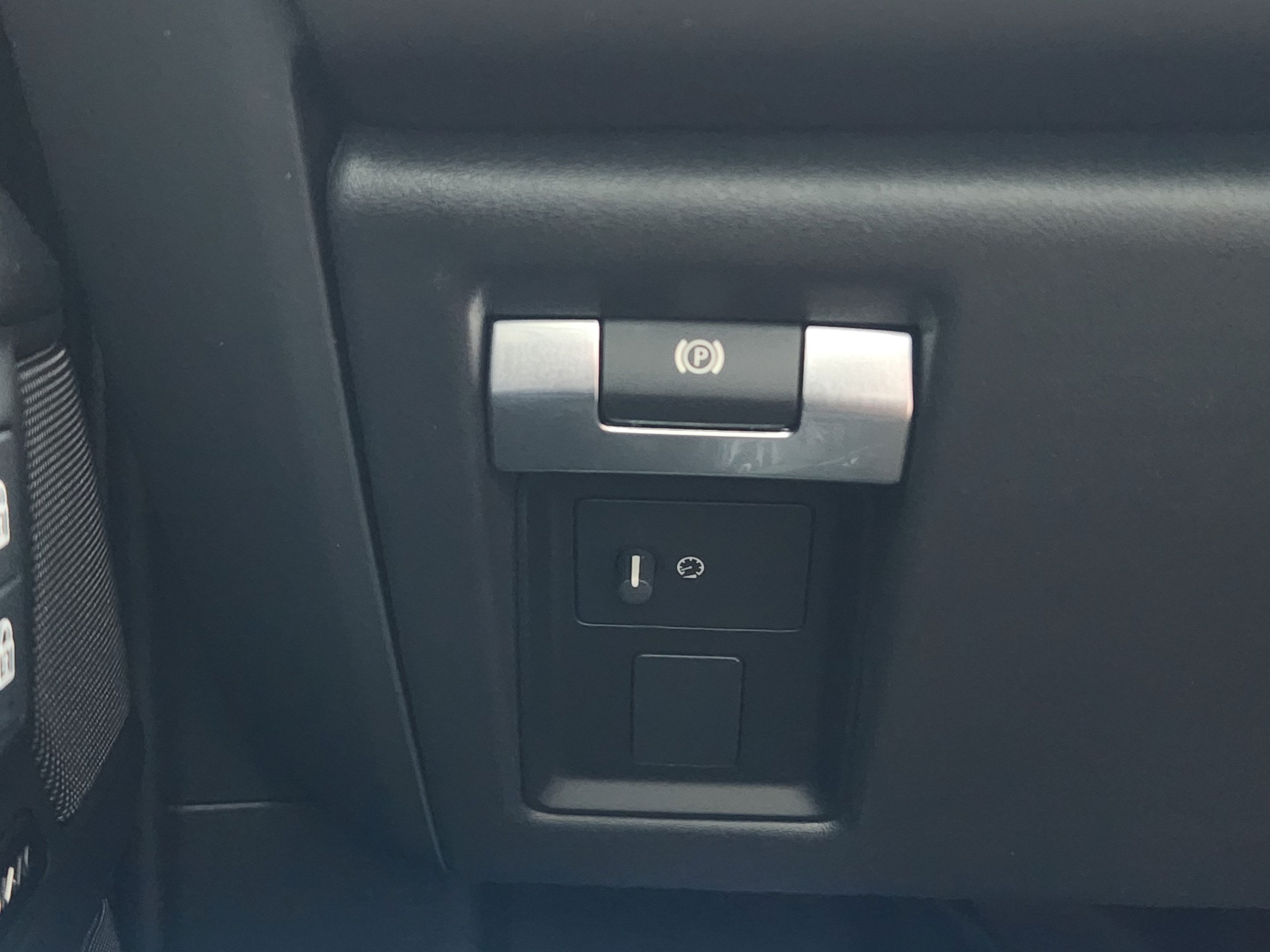 Used 2025 Land Rover Defender 110 S AWD/4WD image 17