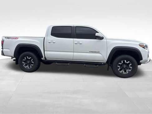 Used 2020 Toyota Tacoma TRD Off-Road image 4
