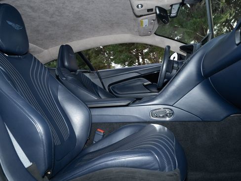 Used 2020 Aston Martin DB11 Coupe image 21
