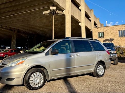 Used 2006 Toyota Sienna CE image 2