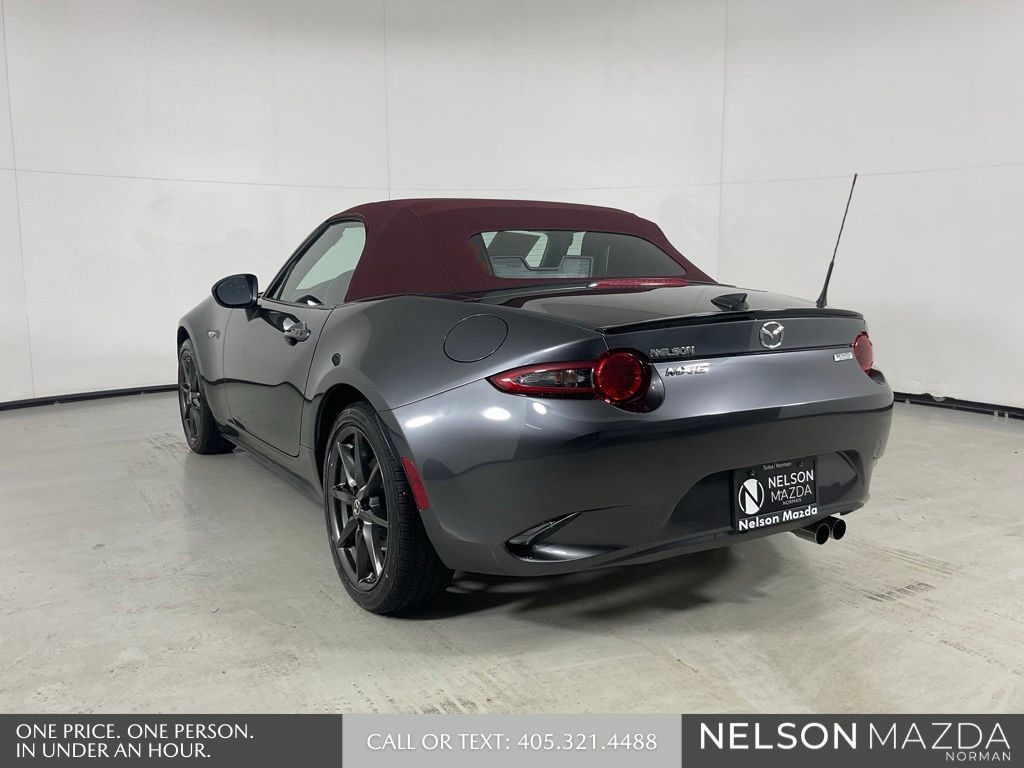 Used 2018 MAZDA MX-5 Miata Club RWD image 7