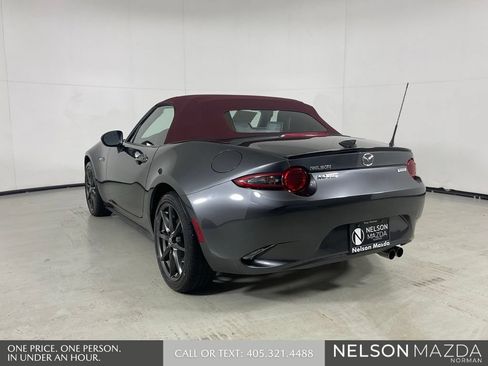 Used 2018 MAZDA MX-5 Miata Club RWD image 7