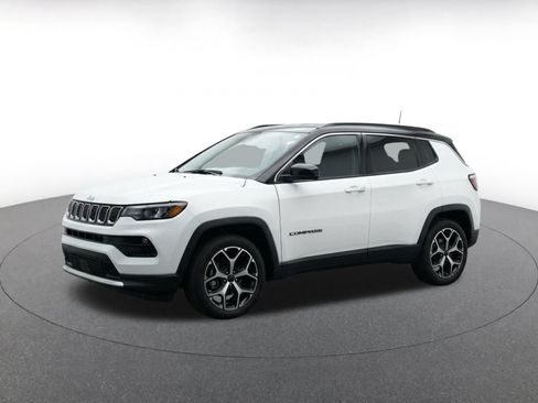 Used 2025 Jeep Compass Limited AWD/4WD image 3