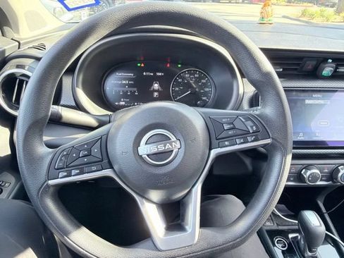 Used 2023 Nissan Kicks SV FWD image 6