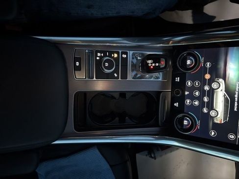 Used 2020 Land Rover Range Rover Sport HSE image 13