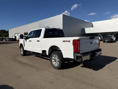 Used 2023 Ford F250 XLT AWD/4WD image 4