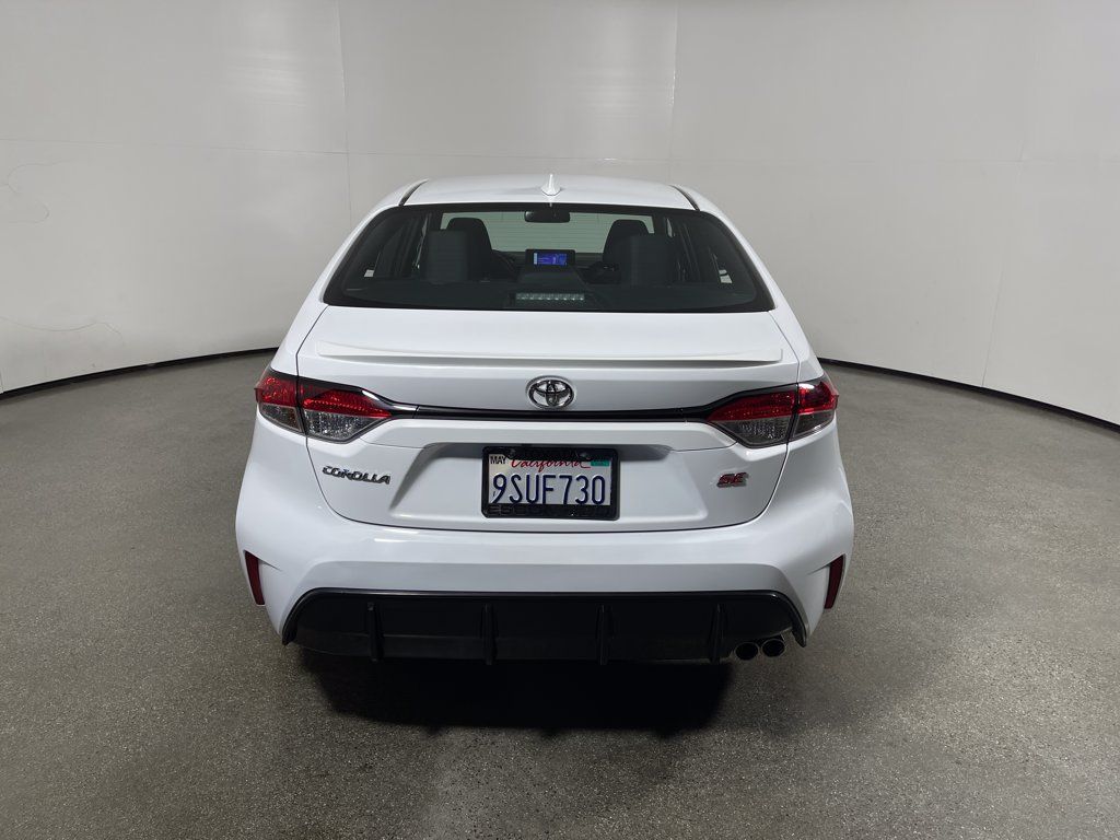 Certified 2025 Toyota Corolla SE FWD image 4