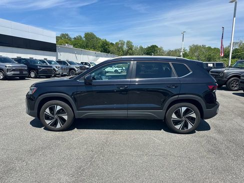 Used 2025 Volkswagen Taos SE AWD/4WD image 4
