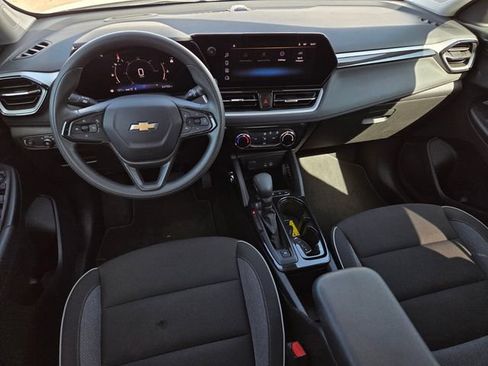 Used 2025 Chevrolet TrailBlazer LT AWD/4WD image 14