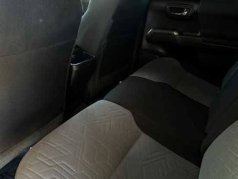 Used 2021 Toyota Tacoma TRD Sport w/ Technology Package RWD image 4