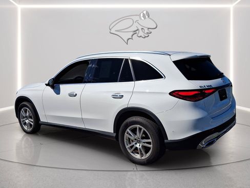 Used 2023 Mercedes-Benz GLC 300 4MATIC image 3