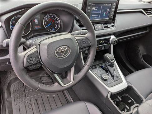 Used 2022 Toyota RAV4 XLE Premium image 10