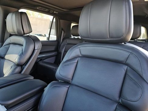 New 2025 Lincoln Navigator Reserve w/ Jet Appearance Package image 25