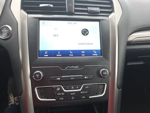 Used 2019 Ford Fusion SE image 15