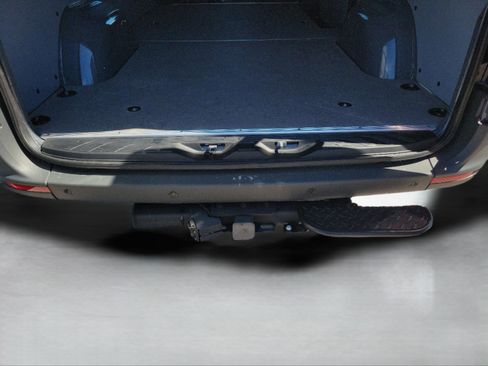 Used 2025 Mercedes-Benz Sprinter 2500 image 32