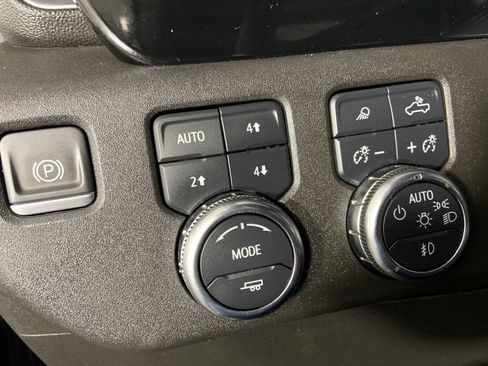 Used 2024 GMC Sierra 3500 SLT w/ SLT Convenience Package image 10