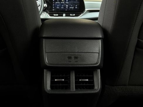 Used 2025 Chevrolet Equinox LT FWD image 12