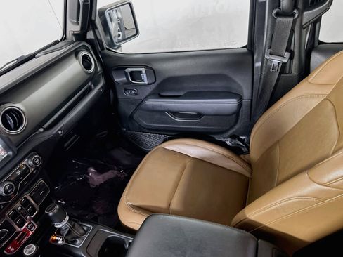 Used 2023 Jeep Gladiator Rubicon w/ Cold Weather Group AWD/4WD image 23