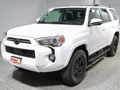 Used 2023 Toyota 4Runner SR5 Premium w/ Moonroof Package AWD/4WD image 34