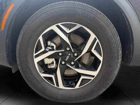 Certified 2025 Kia Sportage LX image 6