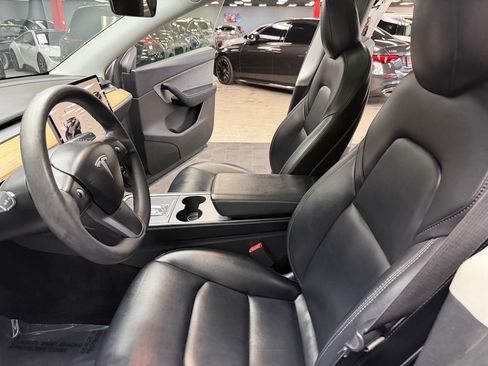Used 2021 Tesla Model Y Long Range AWD/4WD image 30