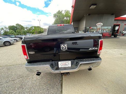 Used 2017 RAM 1500 Laramie AWD/4WD image 3