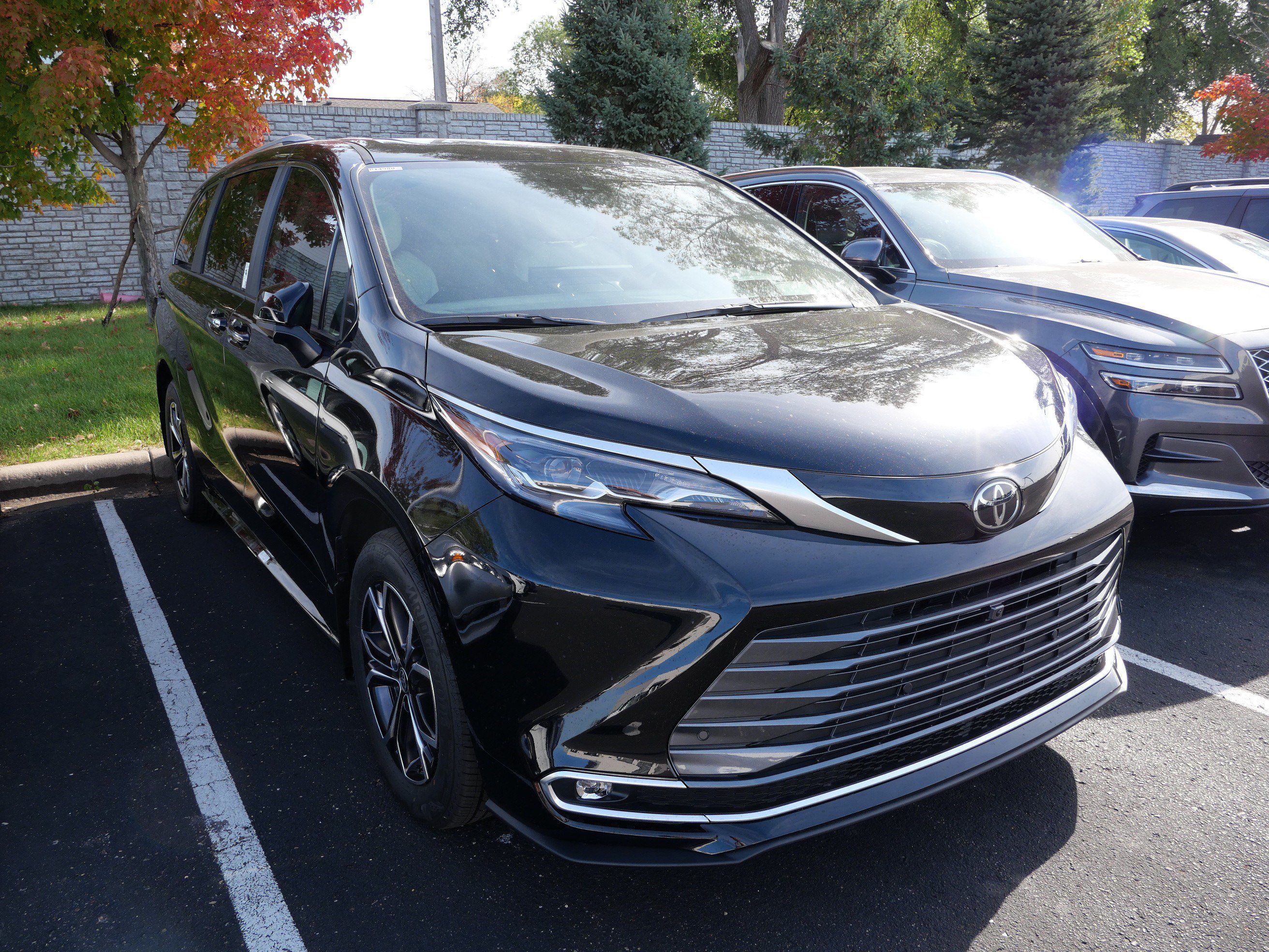 Used 2026 Toyota Sienna Platinum AWD/4WD image 4