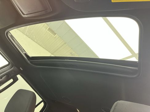 Used 2017 Ford Expedition XLT AWD/4WD image 6
