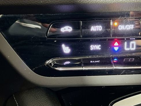 Used 2021 Buick Envision Essence AWD/4WD image 21