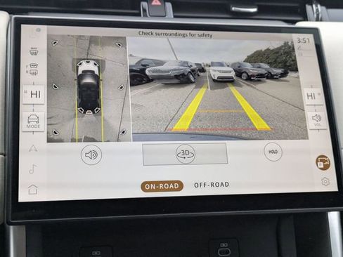 Used 2025 Land Rover Discovery Sport S image 10