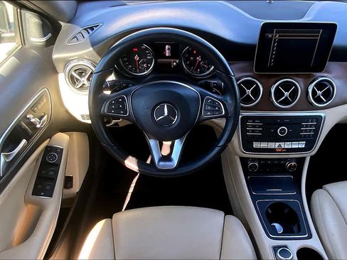 Used 2018 Mercedes-Benz GLA 250 image 6