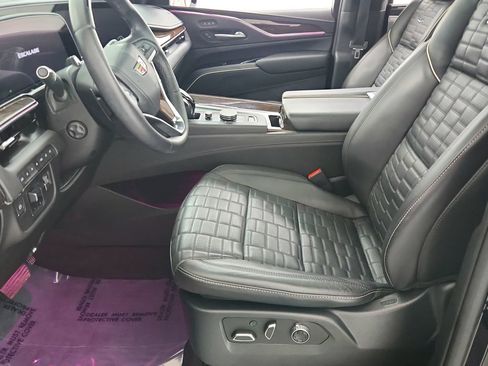 Used 2023 Cadillac Escalade Sport Platinum w/ Heavy-Duty Trailer Package AWD/4WD image 17