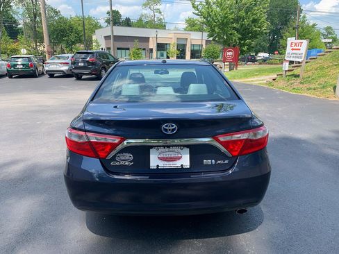 Used 2015 Toyota Camry XLE w/ Moonroof Package FWD image 4