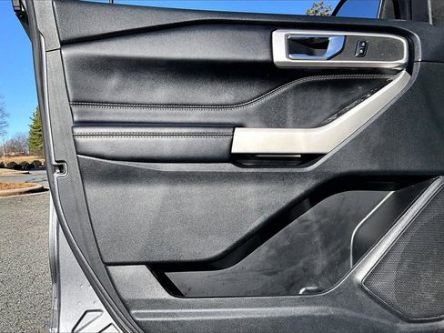 Used 2022 Ford Explorer XLT w/ Equipment Group 202A image 27