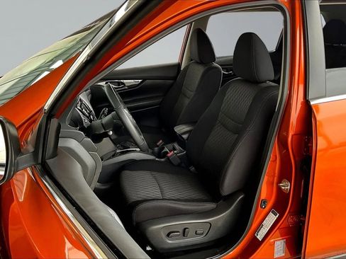 Used 2019 Nissan Rogue SV AWD/4WD image 18